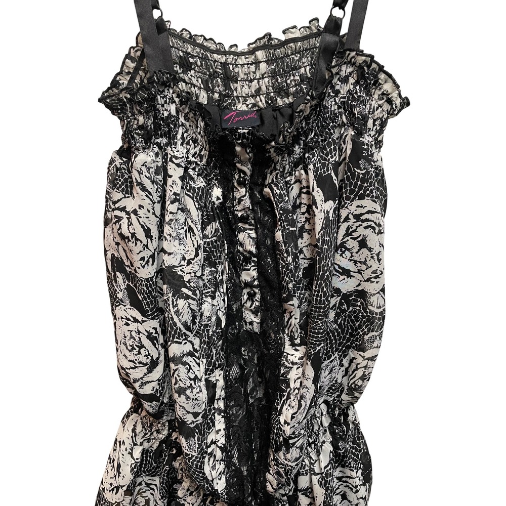 Torrid Womens Black White Floral Lace Trim Smocked Peplum Cami Top Size 1 XL - Picture 2 of 4